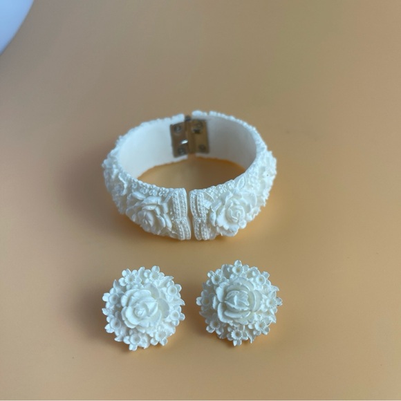 Vintage Molded celluloid Resin Floral Rose Clamper Bangle & Earrings - Picture 1 of 16